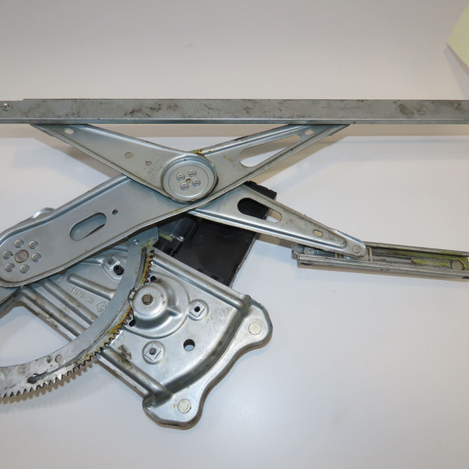 Mecanisme+moteur leve-glace avg occasion RENAULT MEGANE III Phase 3 10-2013->... 1.5 DCI 95ch 807216718R 2