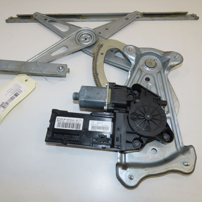 Mecanisme+moteur leve-glace avg occasion  807216718R 1