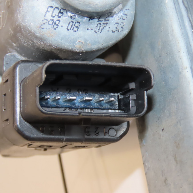 Mecanisme + moteur lève-glace avant droit occasion RENAULT SCENIC II Phase 2 09-2006->04-2009 1.5 DCI 105ch 8201010936 3