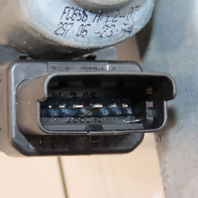 Mecanisme + moteur lève-glace avant droit occasion RENAULT SCENIC II Phase 2 09-2006->04-2009 2.0 DCI 150ch 8201010936 4