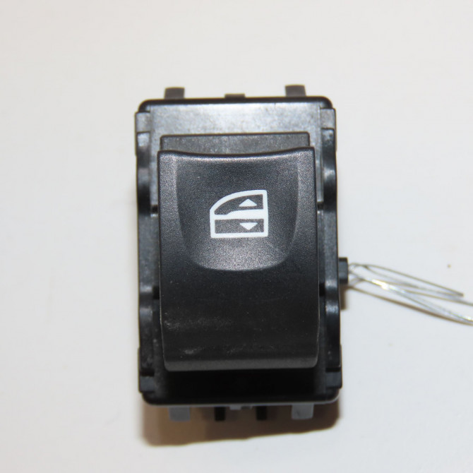 Commande lève-glace porte avant droite occasion RENAULT SCENIC III Phase 1 04-2009->11-2011 1.9 DCI 130ch 809607841R 1