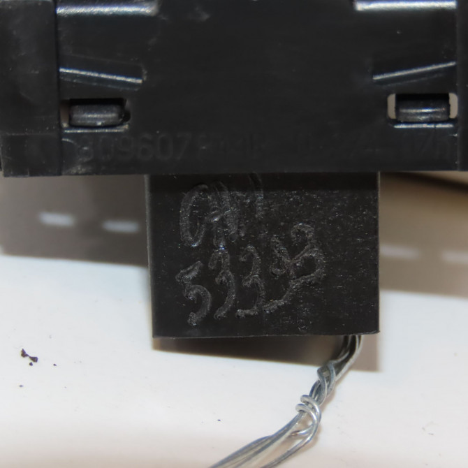 Commande lève-glace porte avant droite occasion RENAULT SCENIC III Phase 1 04-2009->11-2011 1.9 DCI 130ch 809607841R 4