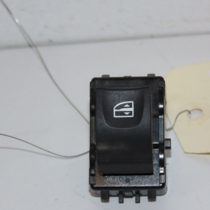 Commande lève-glace porte avant droite occasion RENAULT SCENIC III Phase 1 04-2009->11-2011 1.9 DCI 130ch 809607841R 1