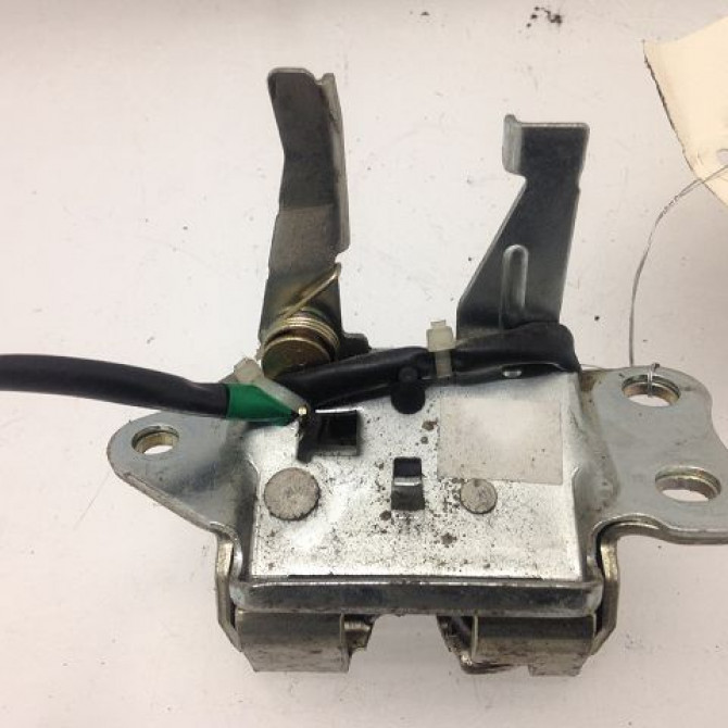 Serrure hayon occasion TOYOTA YARIS I Phase 2 03-2003->12-2005 693500D031 3