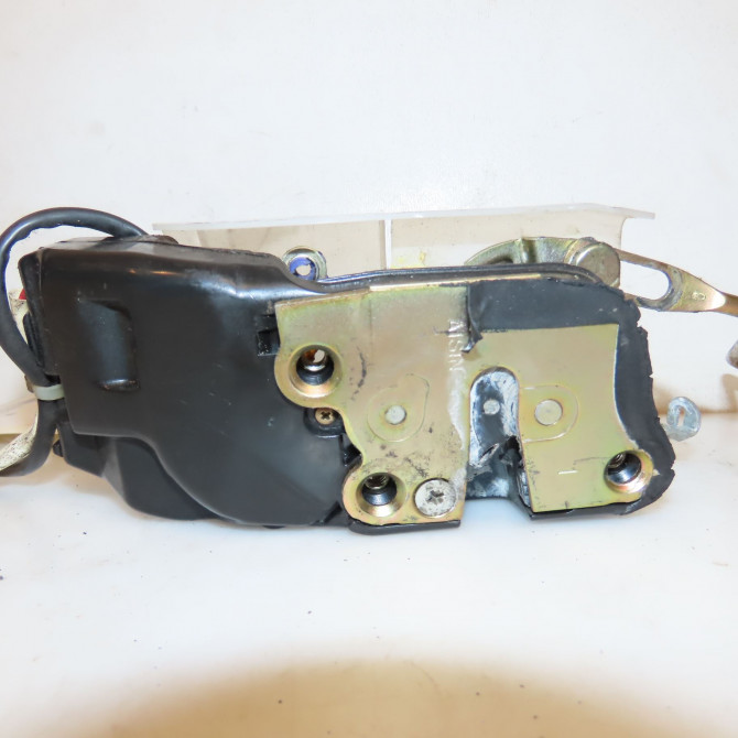 Serrure porte battante ar occasion TOYOTA RAV4 I 6905542020 2