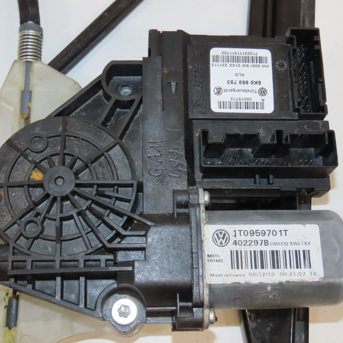Mecanisme+moteur leve-glace avg occasion VOLKSWAGEN CADDY III Phase 1 04-1995->04-1999 1.6 TDI 102ch 2K2837729M 3