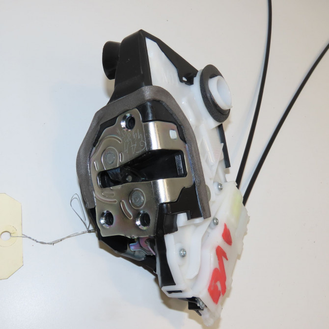 Serrure porte avg occasion TOYOTA YARIS III Phase 2 06-2014->... 1.5 100ch 690400D520 2