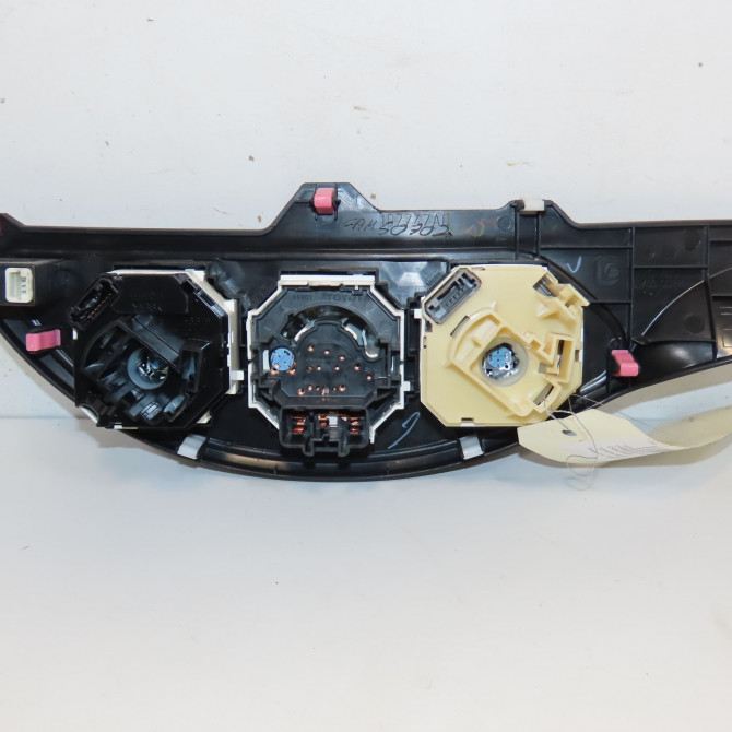 Commande de chauffage occasion TOYOTA YARIS III Phase 2 06-2014->... 1.3 VVT-I 100ch 559000D780C1 2