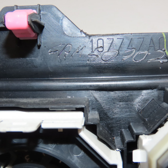 Commande de chauffage occasion TOYOTA YARIS III Phase 2 06-2014->... 1.3 VVT-I 100ch 559000D780C1 3