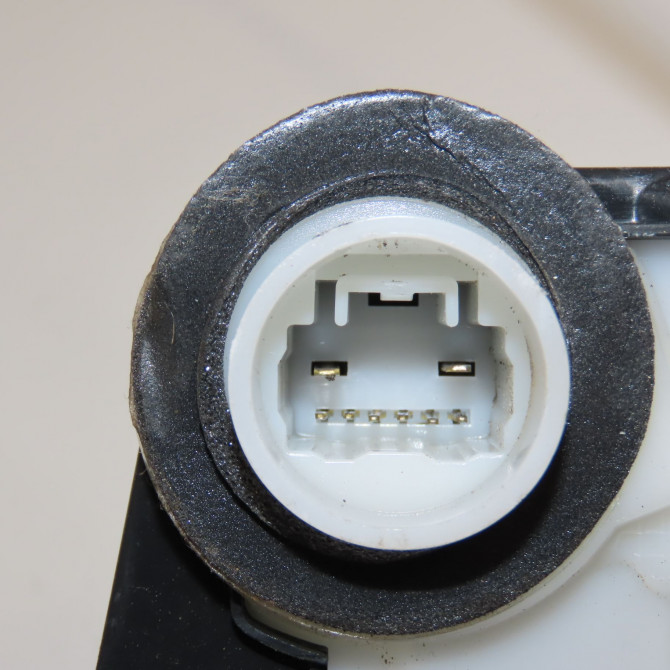 Serrure porte avg occasion TOYOTA YARIS III Phase 1 04-1995->04-1999 1.5 HYBRID 100ch 690400D520 4