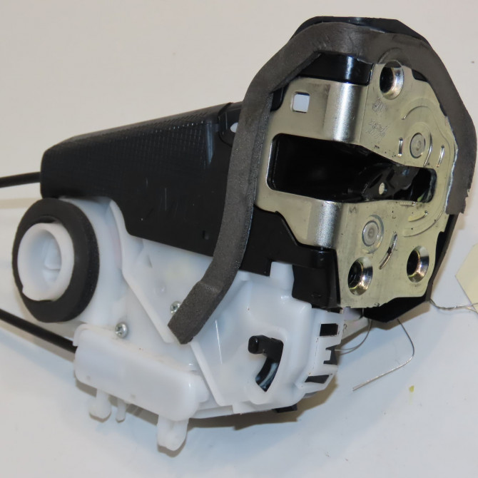 Serrure porte ard occasion TOYOTA YARIS III Phase 1 04-1995->04-1999 1.5 HYBRID 100ch 690500D320 2