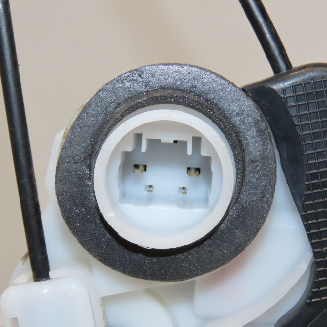 Serrure porte ard occasion TOYOTA YARIS III Phase 1 04-1995->04-1999 1.5 HYBRID 100ch 690500D320 4