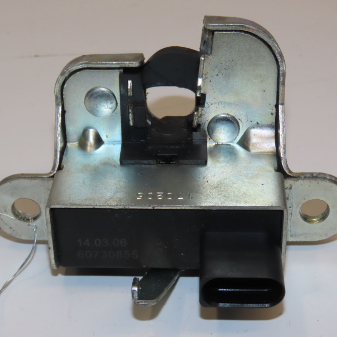 Serrure hayon occasion VOLKSWAGEN GOLF PLUS Phase 1 03-2005->03-2009 1.9 TDI 105ch 5M0827505H9B9 2