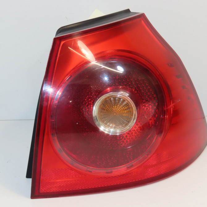 Feu arrière droit occasion VOLKSWAGEN GOLF V Phase 1 11-2003->10-2008 1.9 TDI 105ch 1K6945096AA 1