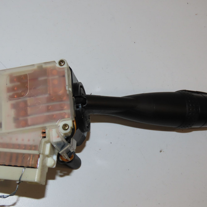 Commande clignotant occasion TOYOTA YARIS I Phase 2 03-2003->12-2005 1.3i 87ch 841400D010 2