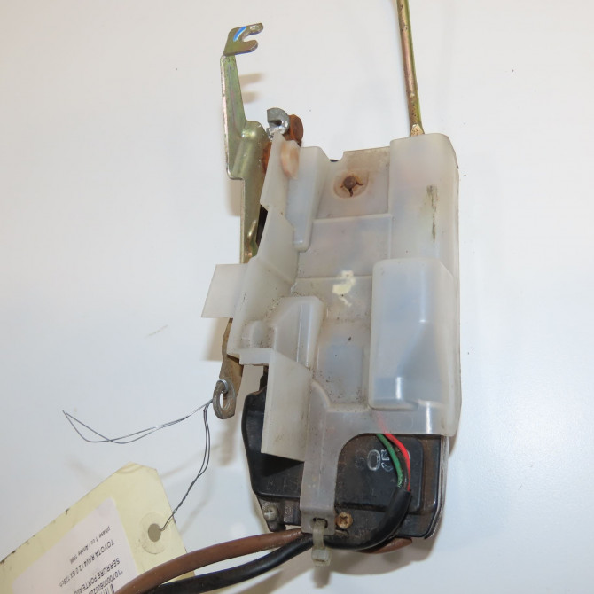 Serrure porte avg occasion TOYOTA RAV4 I Phase 1 04-1995->04-1999 2.0 GX 129ch 6904042101 3