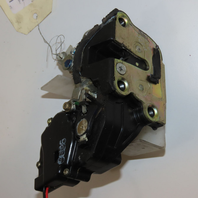 Serrure porte ard occasion TOYOTA RAV4 I Phase 1 04-1995->04-1999 2.0 GX 129ch 6905042011 1