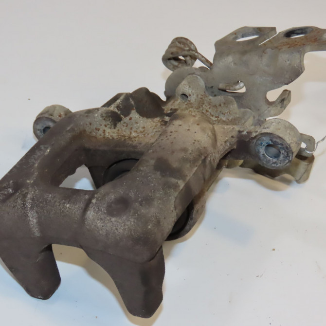 Etrier de frein arrière droit occasion VOLKSWAGEN CADDY III Phase 1 04-1995->04-1999 1.6 TDI 102ch 2K5615424 1