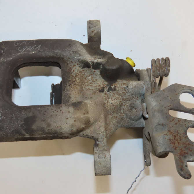 Etrier de frein arrière droit occasion VOLKSWAGEN CADDY III Phase 1 04-1995->04-1999 1.6 TDI 102ch 2K5615424 4