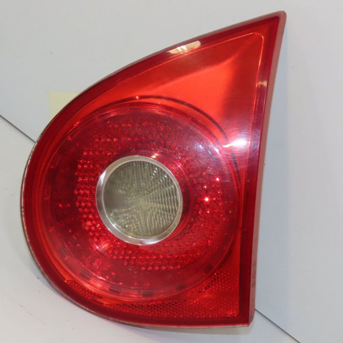 Feu arrière intérieur droit occasion VOLKSWAGEN GOLF V Phase 1 11-2003->10-2008 1.4i 75ch 1K6945094E 1