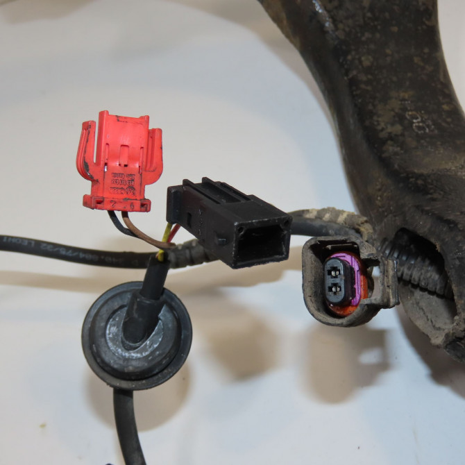 Moyeu avd occasion VOLKSWAGEN PASSAT IV Phase 2 10-2000->03-2005 1.9 TDI 100ch 8D0407615E 4