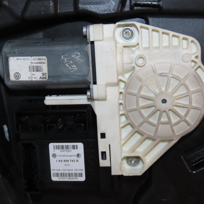 Mecanisme+moteur leve-glace avg occasion VOLKSWAGEN GOLF VI Phase 1 10-2008->04-2013 2.0 TDI 110ch 5K0837461D 3