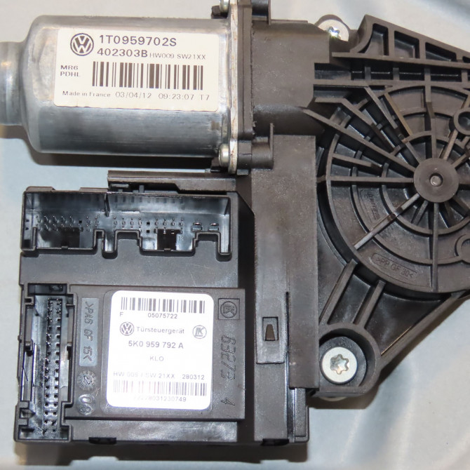 Mecanisme + moteur lève-glace avant droit occasion VOLKSWAGEN TOURAN II Phase 1 09-2010->12-2015 1T1837462B 4
