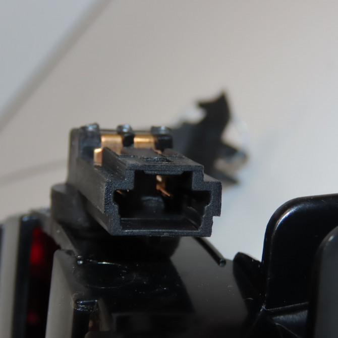 Feux stop supplementaire occasion DACIA SANDERO I Phase 1 06-2008->10-2012 1.4 MPI 75ch 8200734823 3