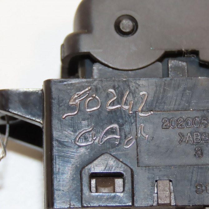 Commande lève-glace porte avant droite occasion HYUNDAI I 10 I Phase 1 03-2008->12-2010 1.1i 67ch 935800X0004X 3