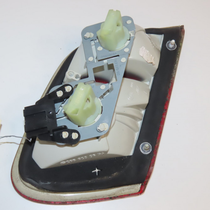 Feu arrière interieur gauche occasion MERCEDES CLASSE CLK I Phase 1 04-1997->08-1999 200 2088200564 2