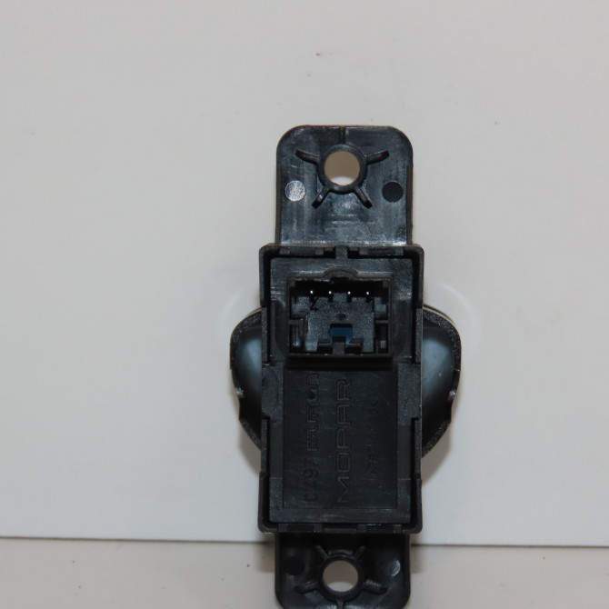 Commande lève-glace porte avant droite occasion FIAT 500 II Phase 1 04-1995->04-1999 1.4i 165ch 735639073 2