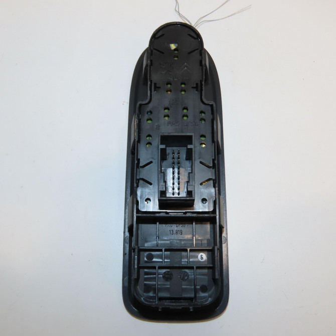 Commande lève-glace porte avant gauche occasion PEUGEOT 308 I Phase 2 04-2011->12-2014 1.6 HDI 92ch 2