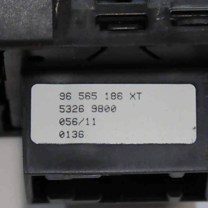 Commande lève-glace porte avant gauche occasion PEUGEOT 308 I Phase 2 04-2011->12-2014 1.6 HDI 92ch 4