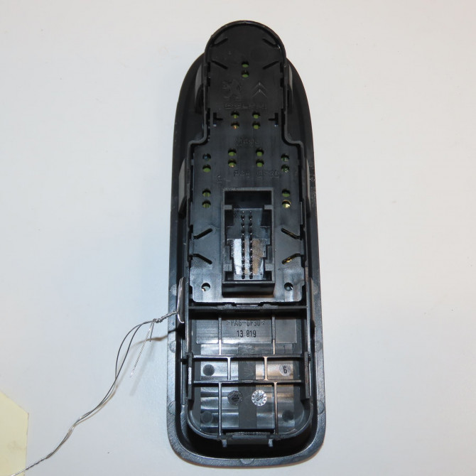 Commande lève-glace porte avant gauche occasion PEUGEOT 308 I Phase 2 04-2011->12-2014 1.6 HDI 92ch 2