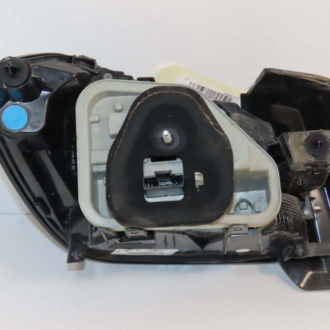 Feu arrière droit occasion  9823216580 2