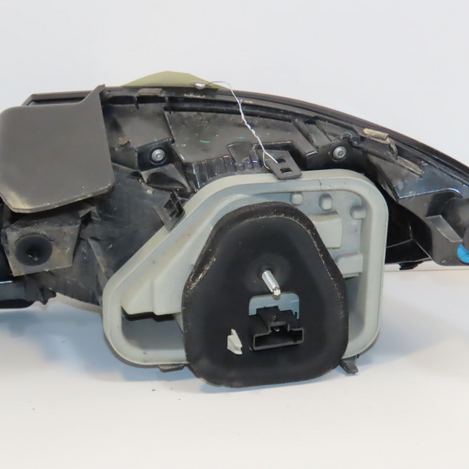 Feu arrière gauche occasion  9823216780 2