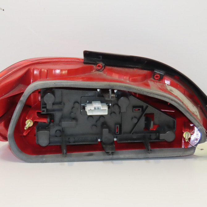 Feu arrière droit occasion PEUGEOT 406 Phase 2 04-1999->04-2004 2.2 HDI 133ch 6351L5 2