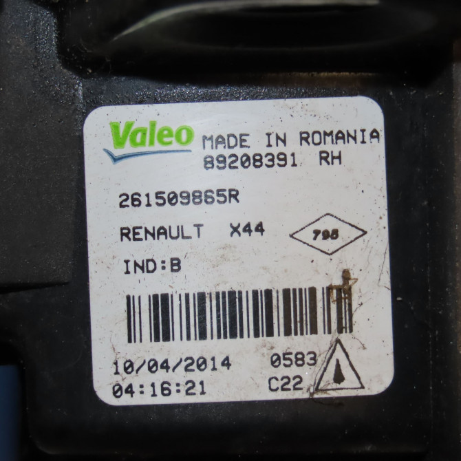 Phare antibrouillard avant droit occasion RENAULT TWINGO II Phase 2 12-2011->12-2014 1.2i 16v 75ch 261509865R 3