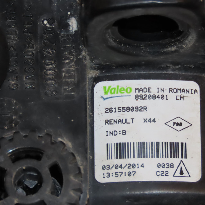 Phare antibrouillard avant gauche occasion RENAULT TWINGO II Phase 2 12-2011->12-2014 1.2i 16v 75ch 261558092R 3