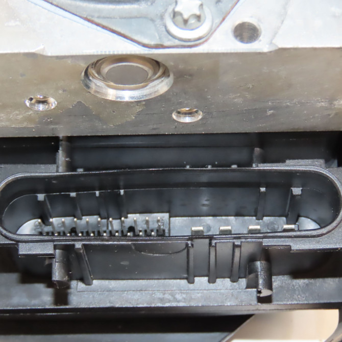 Unité hydraulique ABS occasion RENAULT KANGOO II Phase 1 01-2008->03-2013 1.5 DCI 90ch 8201132644 4