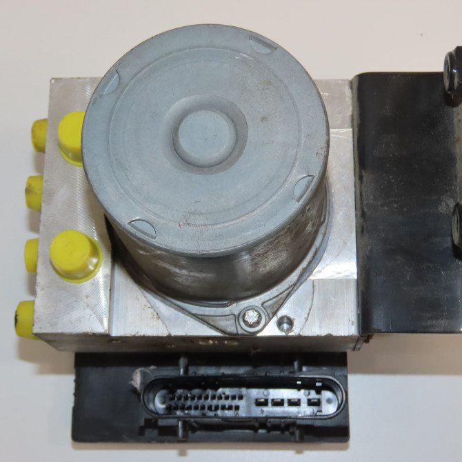 Unité hydraulique ABS occasion RENAULT TWINGO II Phase 2 12-2011->12-2014 8201128679 3