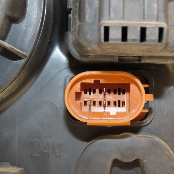 Phare gauche occasion RENAULT SCENIC I Phase 2 08-1999->06-2003 1.6i 107ch 260600499R 3