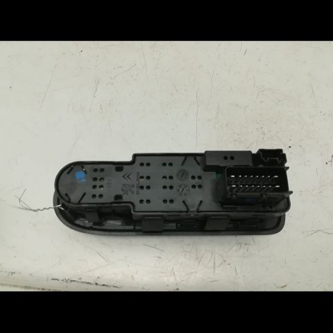 Commande lève-glace porte avant gauche occasion CITROEN C3 II Phase 1 11-2009->02-2013 1.4i 75ch 98012283XT 2