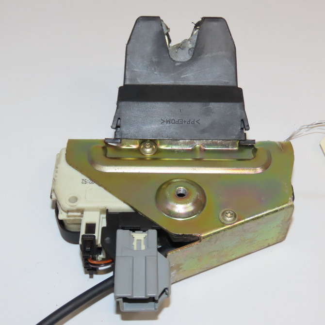 Serrure coffre arrière occasion VOLVO S60 I Phase 1 09-2000->06-2004 2.4 D 8679694 1