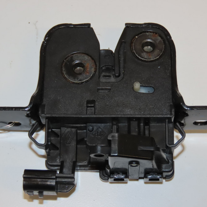 Serrure hayon occasion DACIA DUSTER Phase 2 09-2013->... 1.5 DCI 110ch 905039326R 1