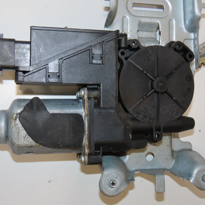 Mecanisme+moteur leve-glace avg occasion OPEL CORSA III Phase 2 08-2003->09-2006 1.2 TWINPORT 80ch 93186824 3