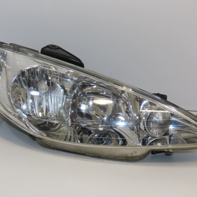 Phare droit occasion PEUGEOT 206 Phase 2 02-2003->02-2009 1.4 HDI 70ch 6206A0 1