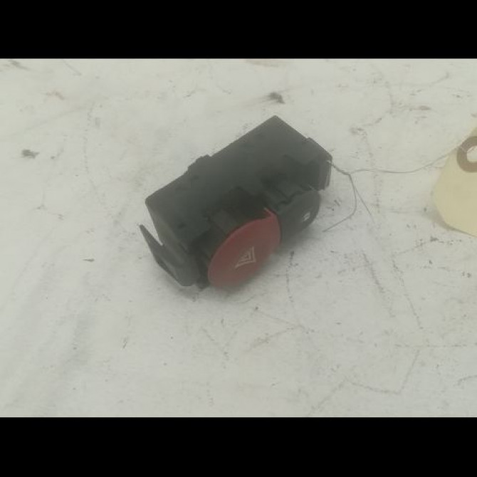 Bouton de warning occasion RENAULT KANGOO II Phase 1 01-2008->03-2013 1.5 DCI 105ch 252105246R 1