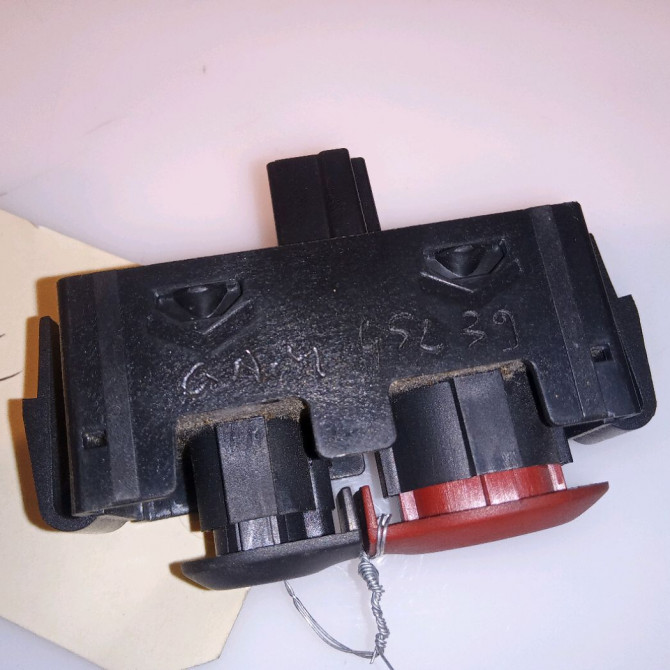 Bouton de warning occasion RENAULT KANGOO II 252105246R 3
