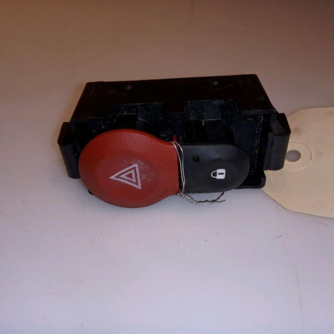 Bouton de warning occasion RENAULT KANGOO II Phase 2 01-2013->... 1.5 DCI 75ch 252105246R 1